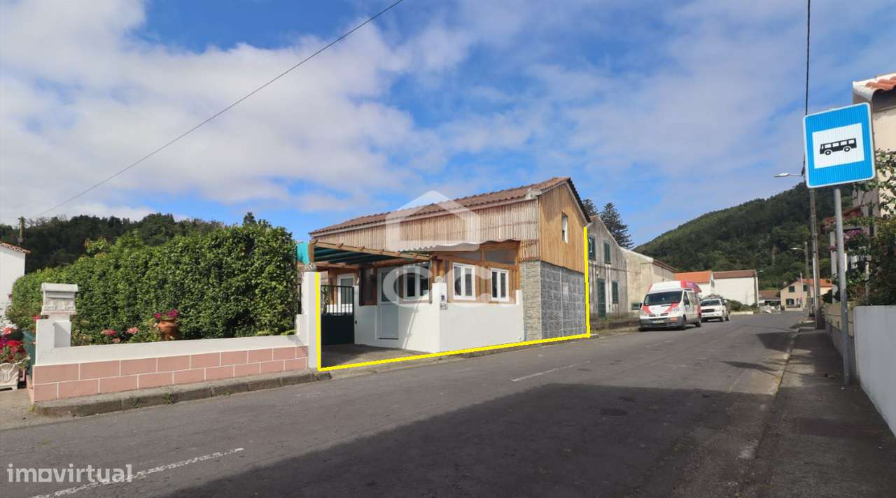 Conjunto de 3 Moradias - Sete Cidades - Ponta Delgada - Grande imagem: 2/32