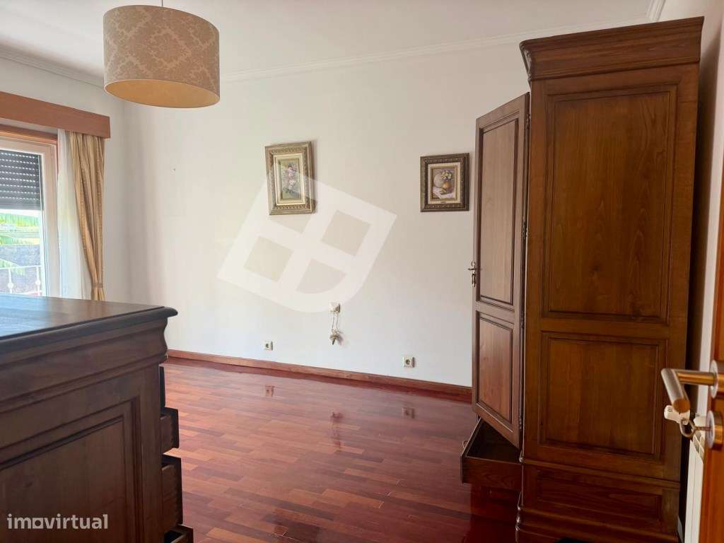 Moradia T4 Isolada c/ Jardim - Patela - S. Bernardo-30