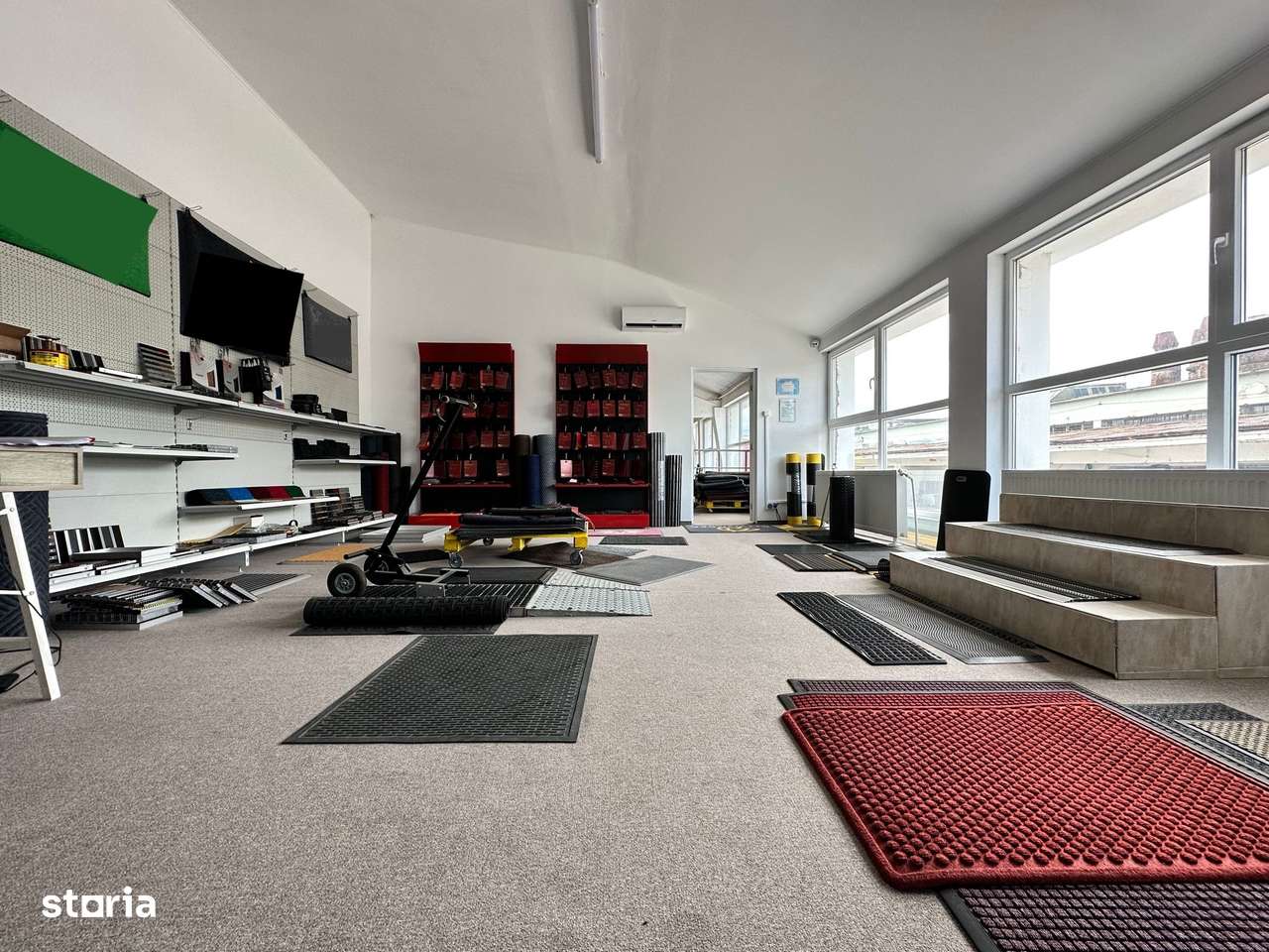 Hala/ showroom, birouri, 714mp, la str. cu Kaufland - Imagine principală: 2/13