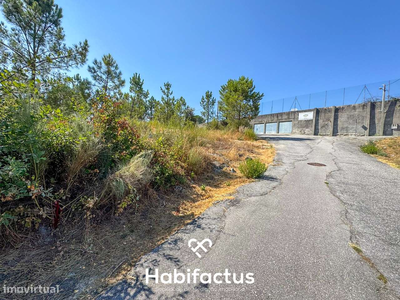 Terreno urbano inserido em zona de construção, para venda em Viseu. - Grande imagem: 4/12