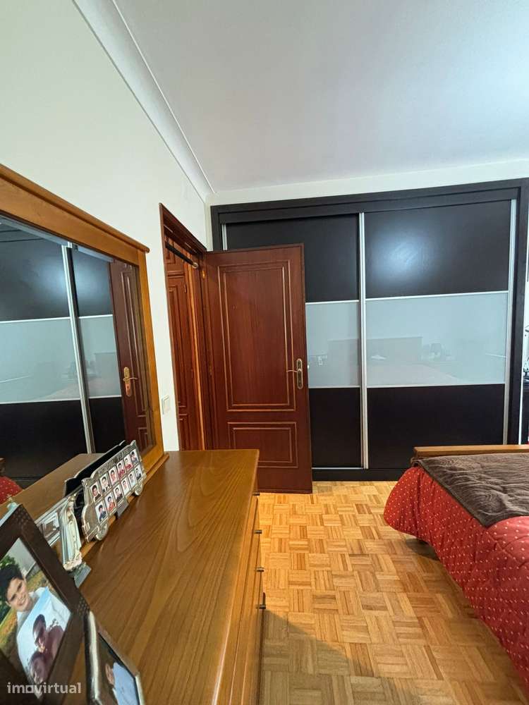 Bom T4 c/ terraço/varandas/nascente poente, a 5 minutos a pé do metro-31