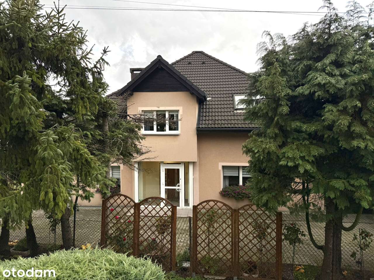 Dom marzeń na wzgórzu Kaplicówka w Skoczowie – prestiż, komfort !-13