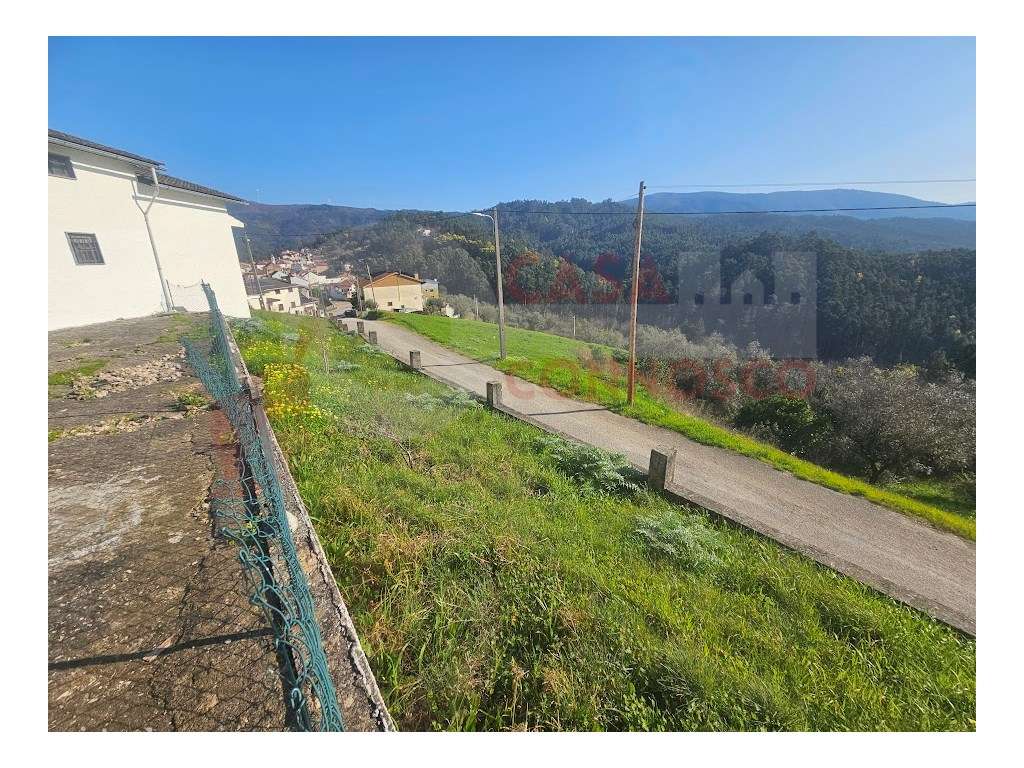 Moradia T3+T2 com garagem e jardim.-41