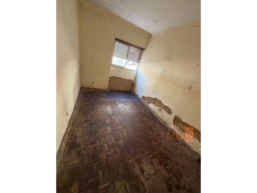 Apartamento T2 Totalmente Remodelado em Monte Abraão - Grande imagem: 5/8