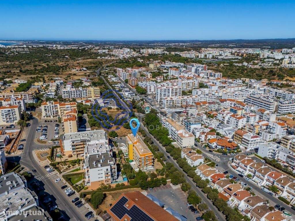 Apartamento T4 com 2 lugares de estacionamento, arrecadação e dois ter-29
