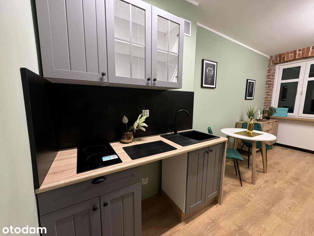 Kawalerka 18 m² w kamienicy po rewitalizacji , niski czynsz !-6