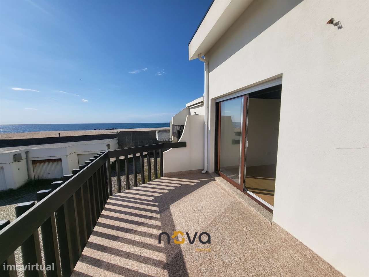Moradia T3 em primeira linha de mar-32