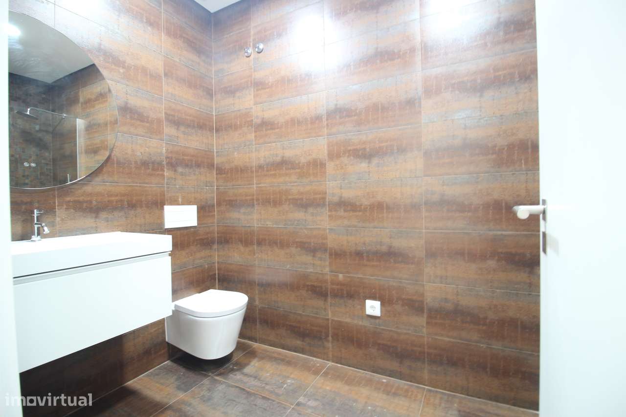 Rc de moradia com Quintal e estacionamento no Seixal-17