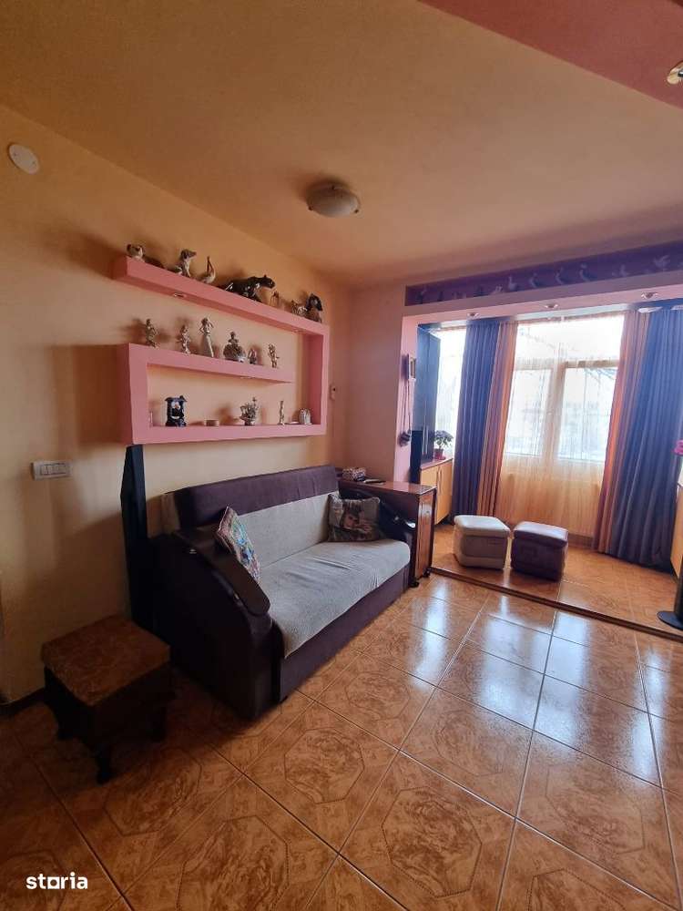 Apartament cu 3 camere in zona Podul de Piatra cu vedere la Palat - Imagine principală: 2/7