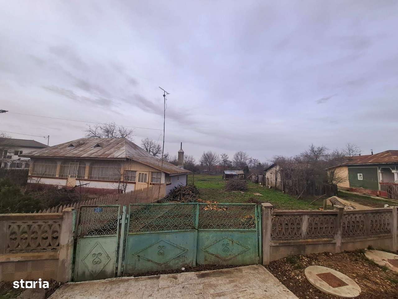 Crevedia - Darza , teren si casa batraneasca - Imagine principală: 1/6