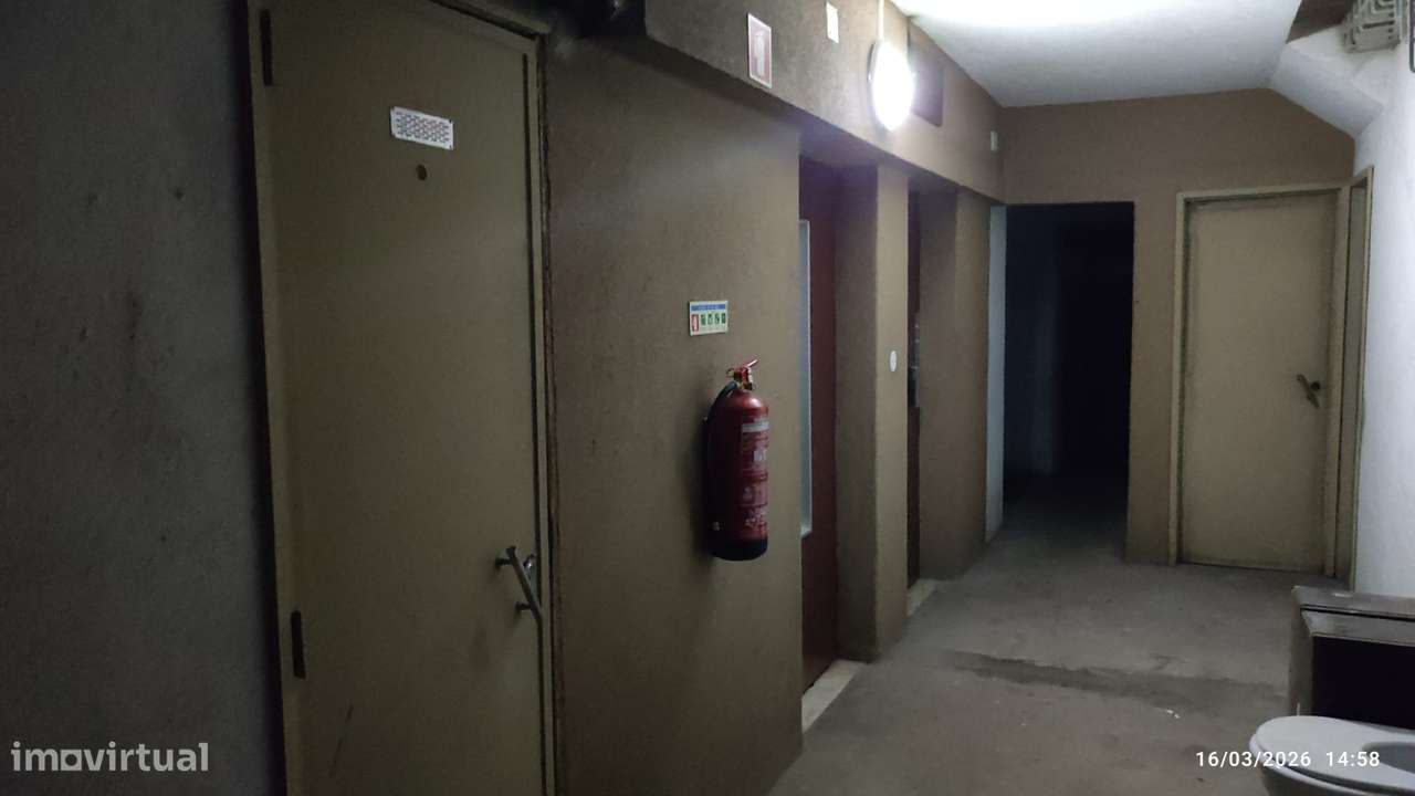 Apartamento T0 para investimento em Linda a Velha-16