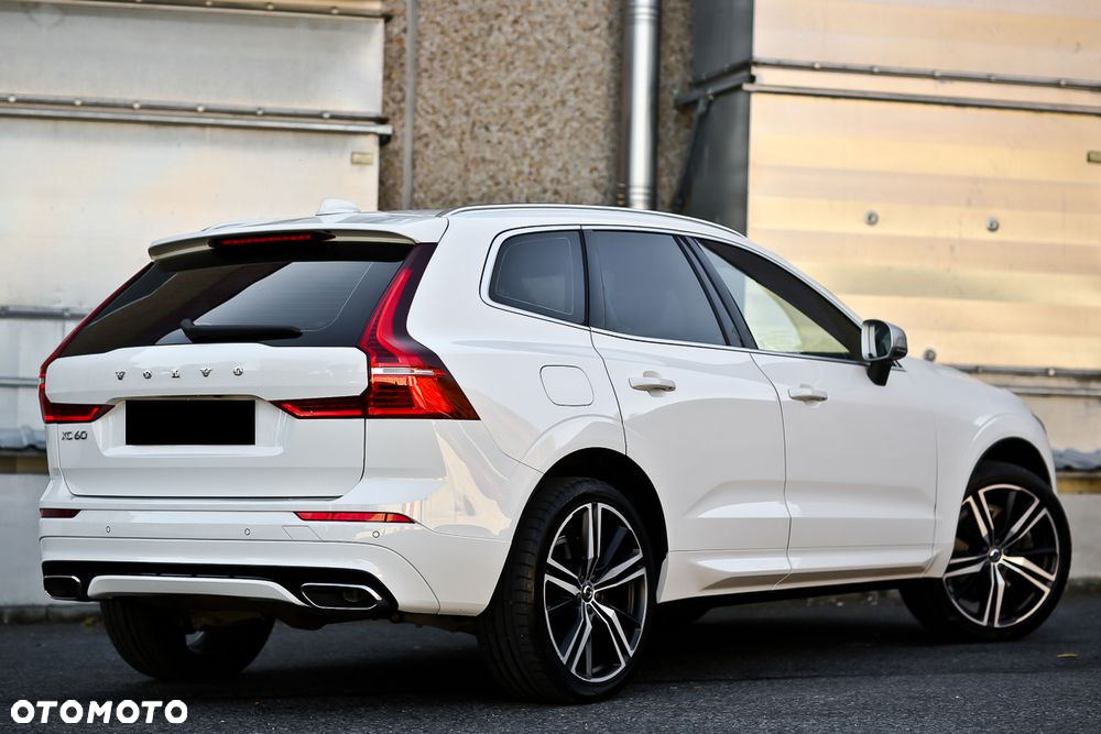 Volvo XC 60 D5 AWD R-Design - 3