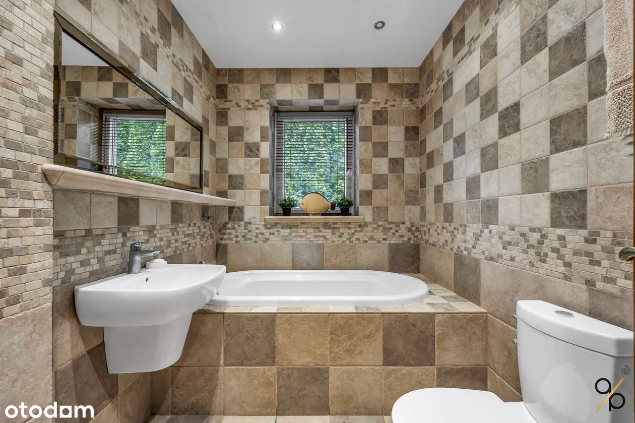 Przestronny dom przy lesie z 2 garażami i użytkowym poddaszem-5