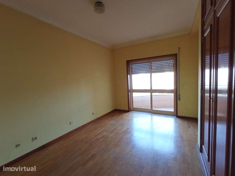 Apartamento T2 com Varanda em Rio Tinto, Gondomar-8