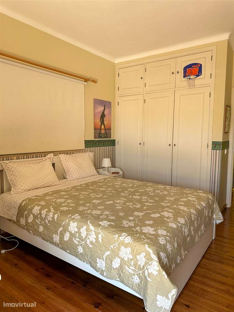 Moradia T5 com piscina e jardim a poucos metros da Praia do Alemão – A-42