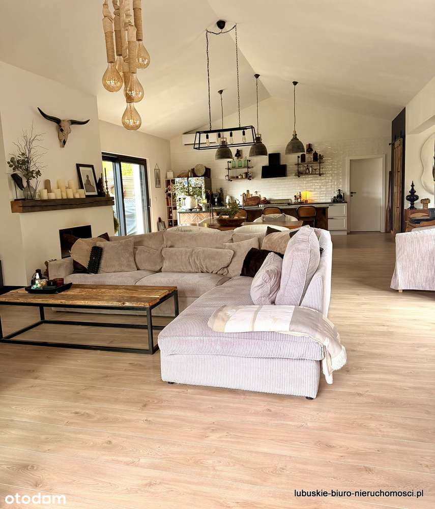 Komfortowy dom jednorodzinny z pięknym ogrodem-16