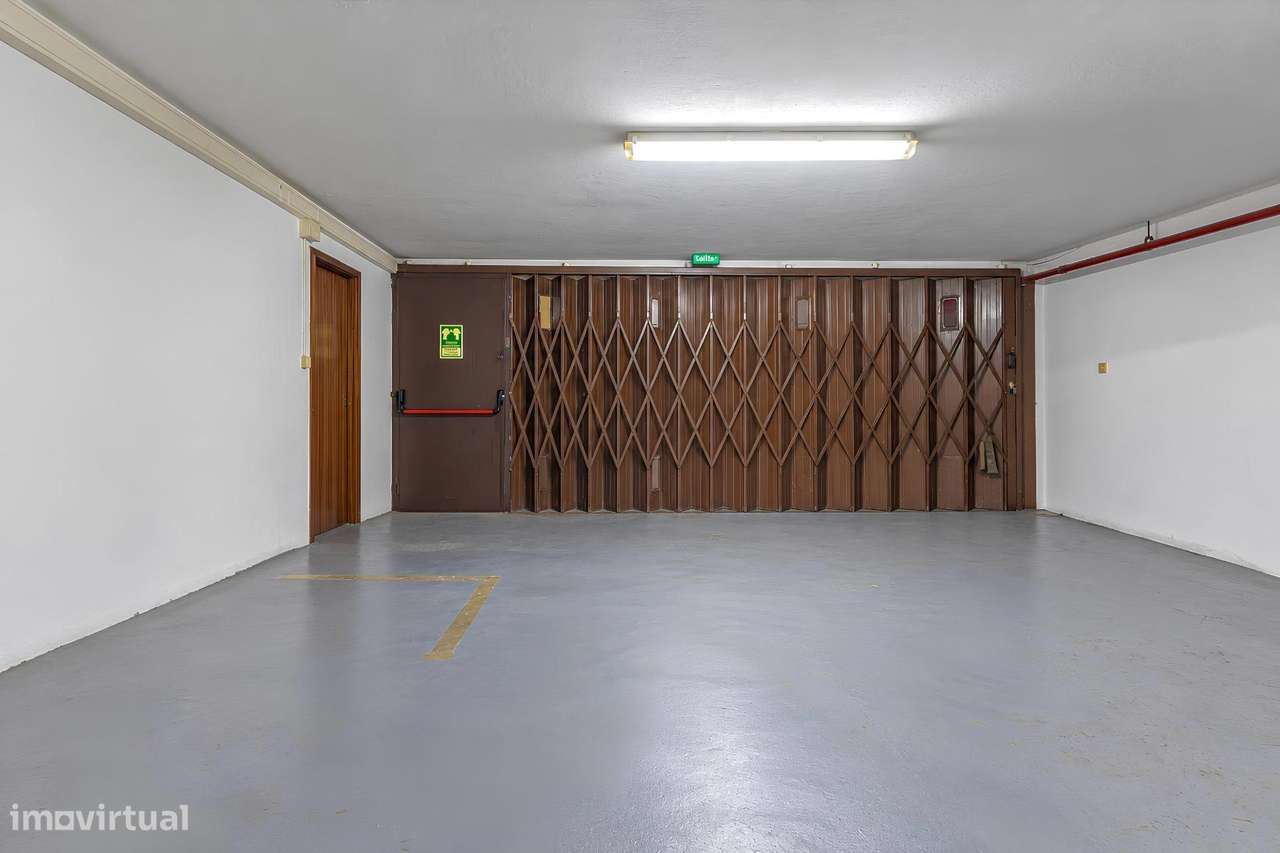 Venda | Loja de 670 m2 | 15 m de fachada | Garagem-37