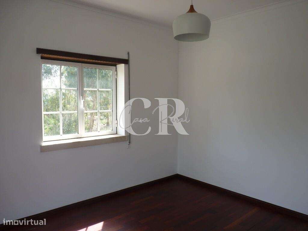 Fantástica moradia T3 com garagem e terreno generoso em Vila Facaia –-37