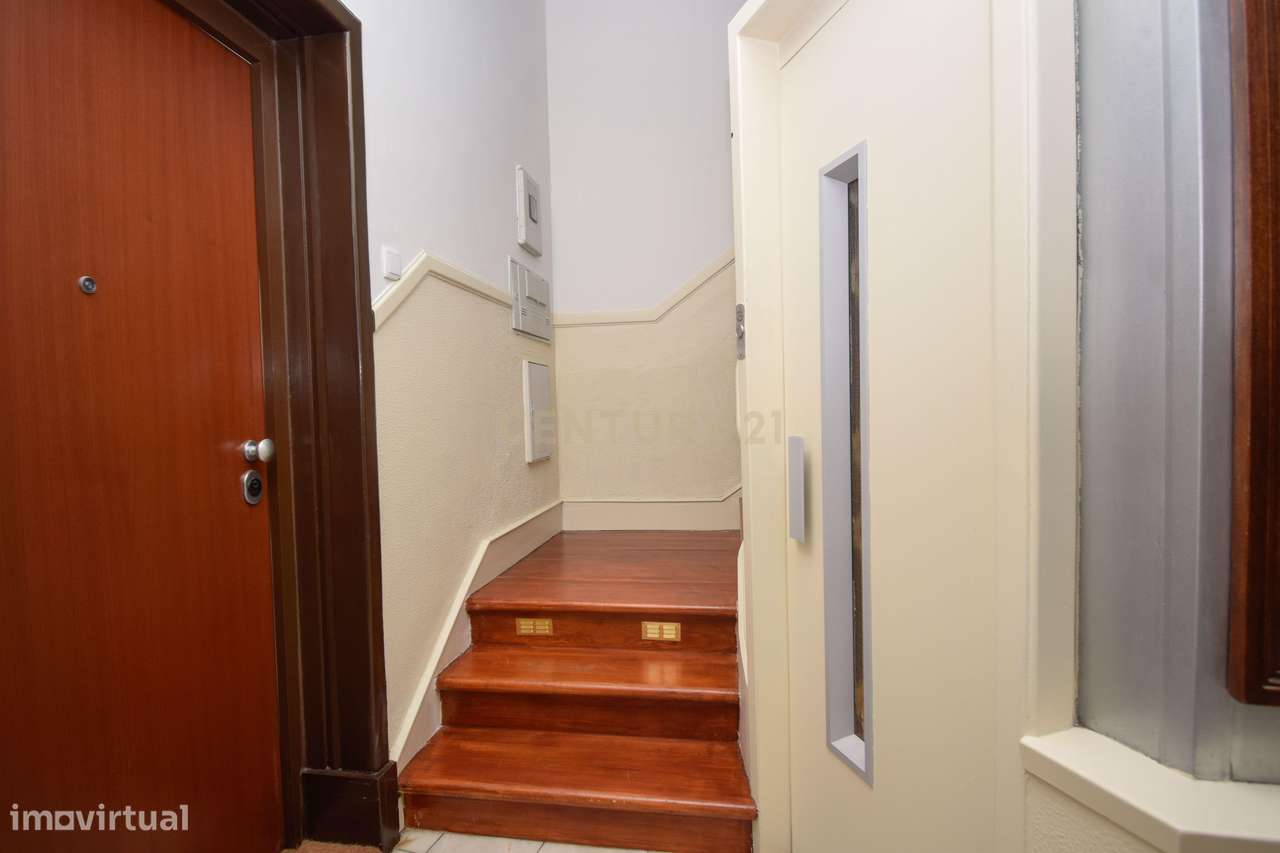 Apartamento T3 com Elevador, no Areeiro | Av. Roma| Campo Pequeno - Li-22