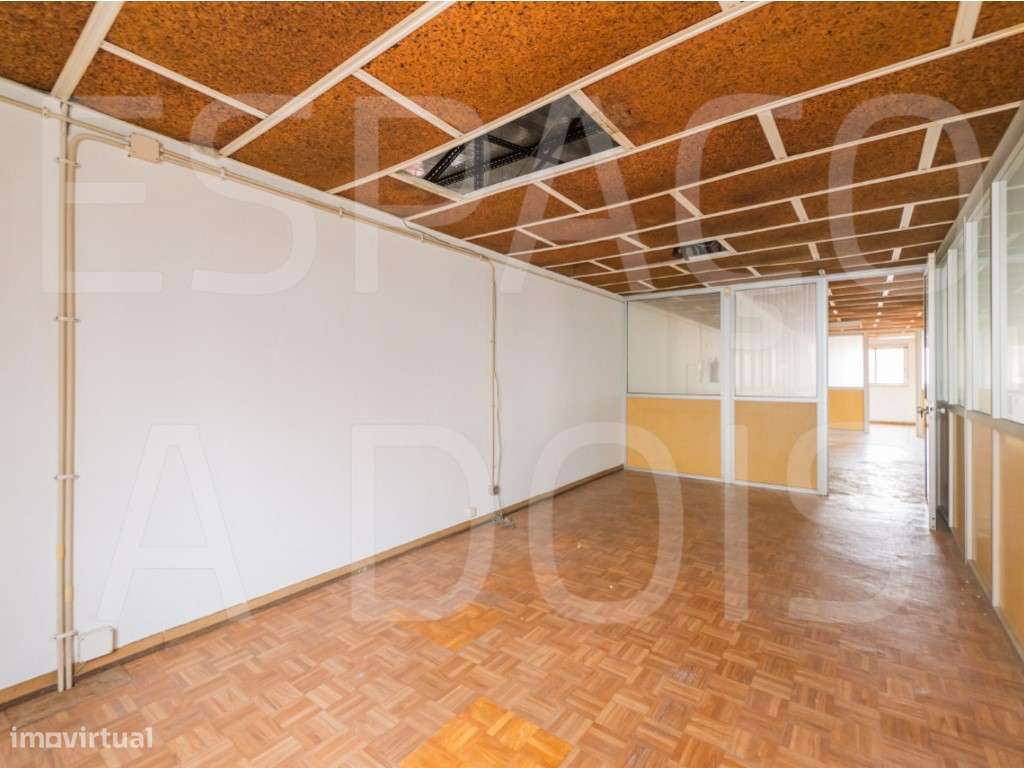 Armazém Amplo; com 2 Pisos! Boa Localização, próximo do Centro da A...-32