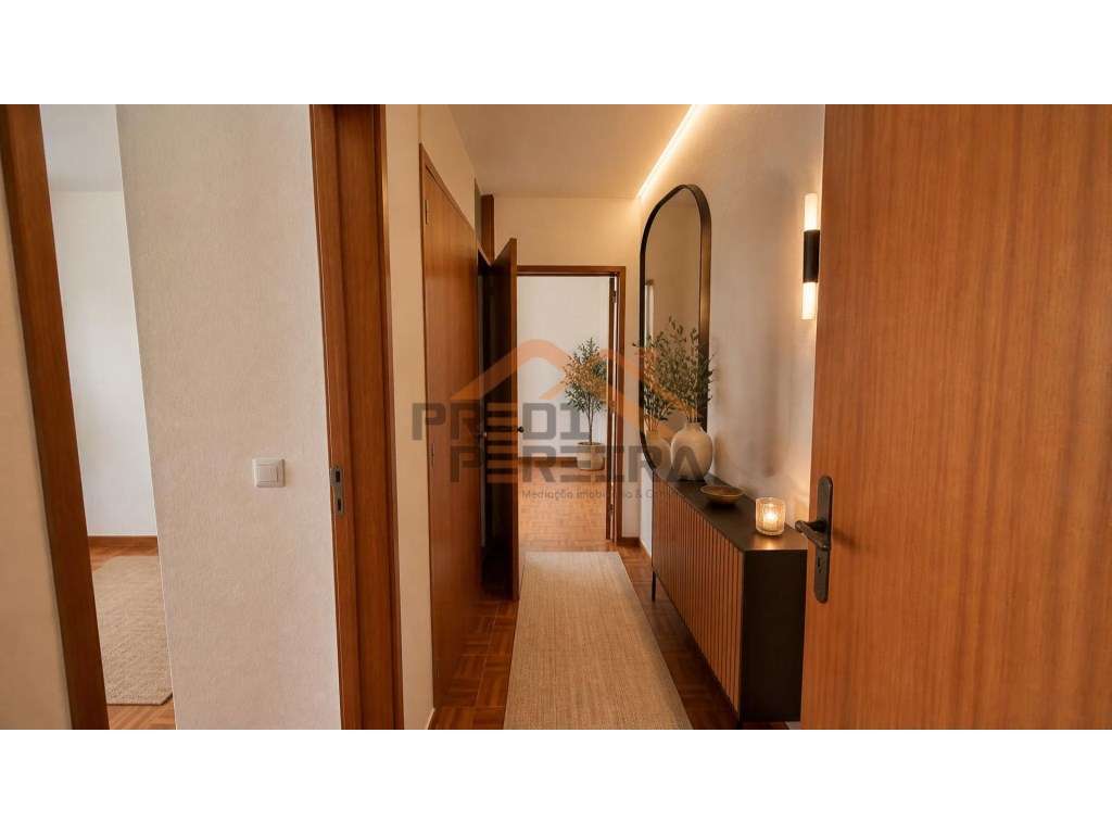 Situado na zona da Torre, em Cascais,, apartamento T2.-3