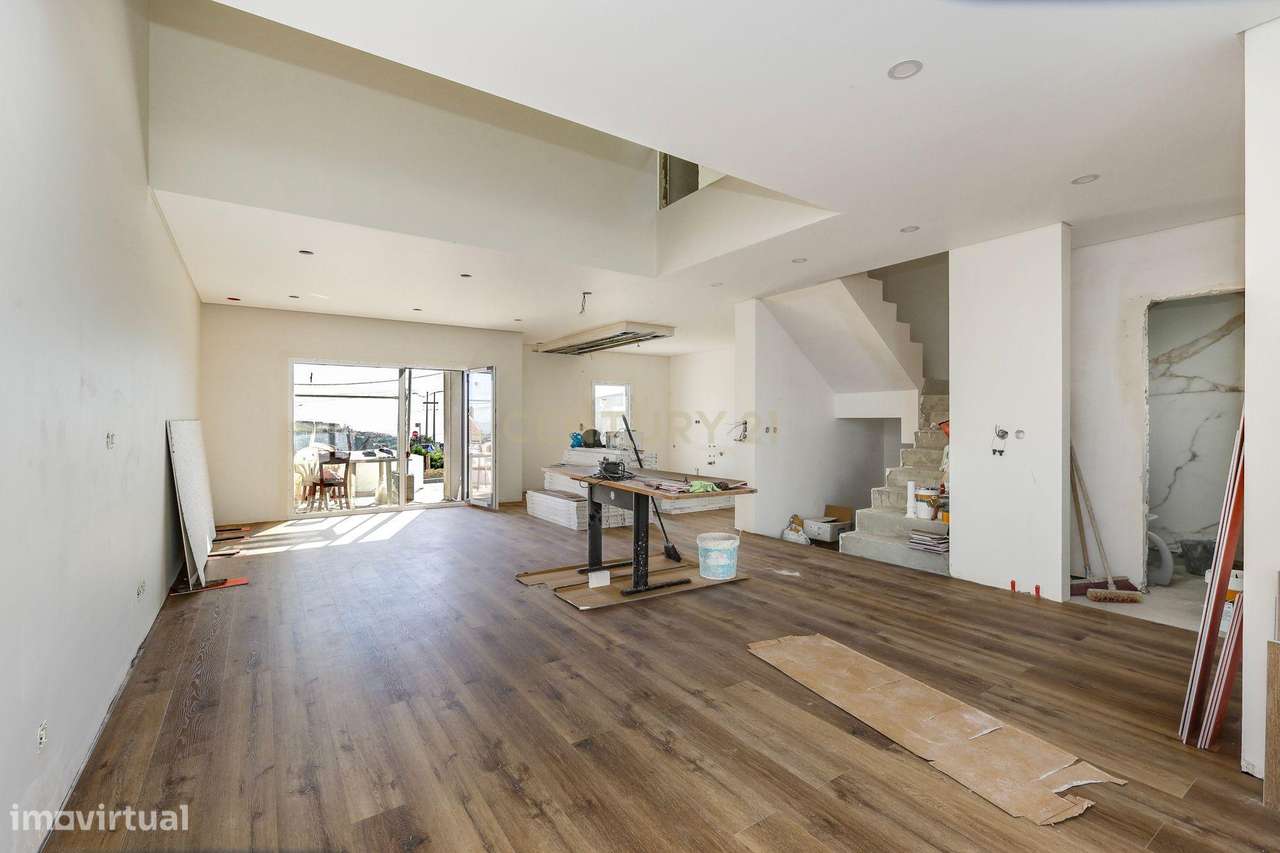 Moradia T4 com piscina em Caneças-4