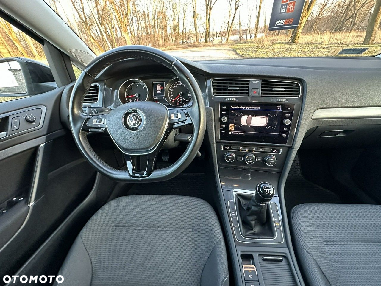 Volkswagen Golf - 37