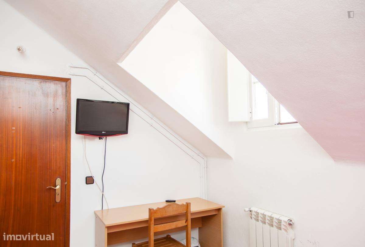 Quarto - localizado em Montes Claros Coimbra - Grande imagem: 5/7