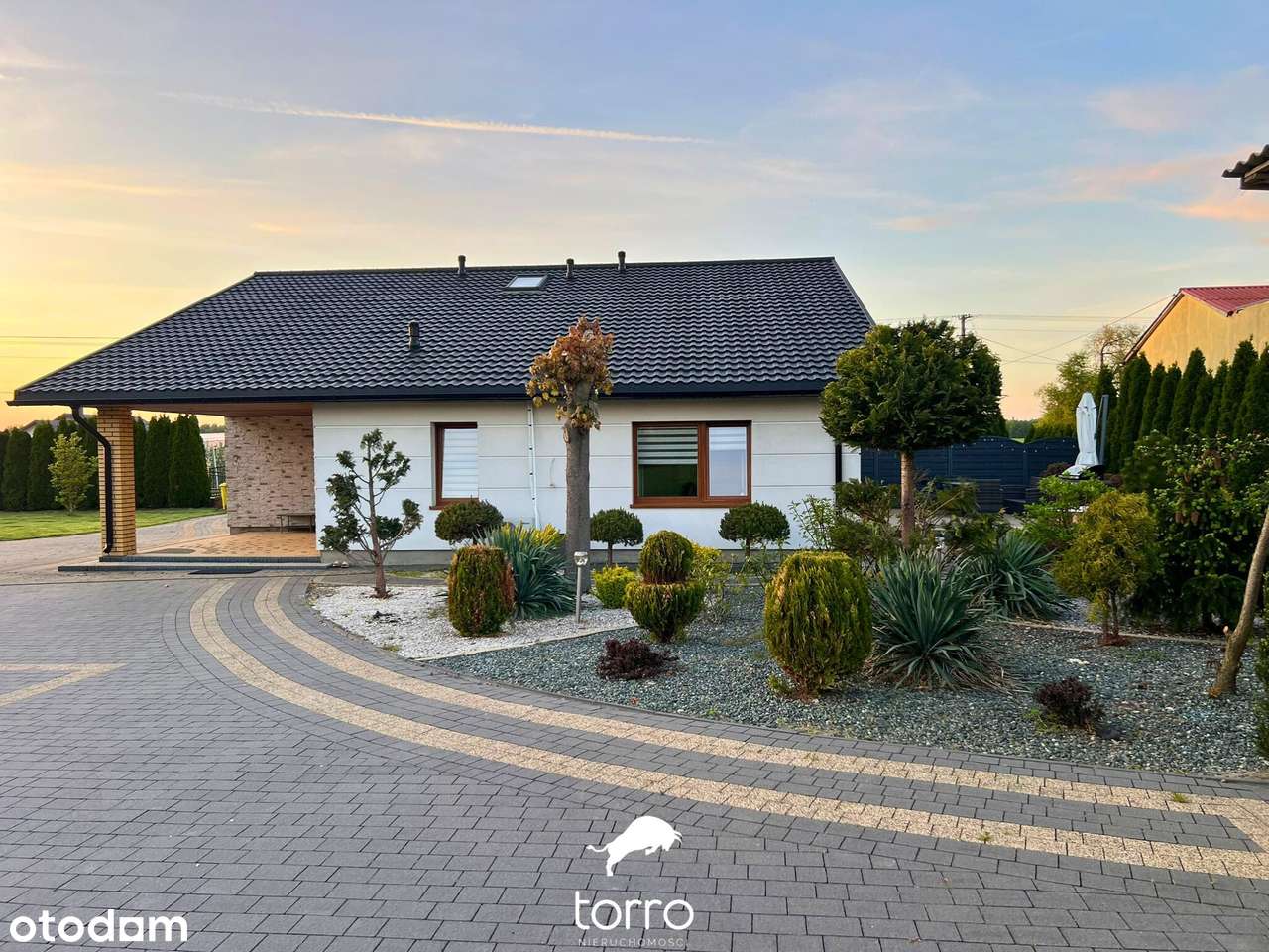 Dom wolnostojący z budynkami gospodarczymi na Ogromnej Działce !!!-0