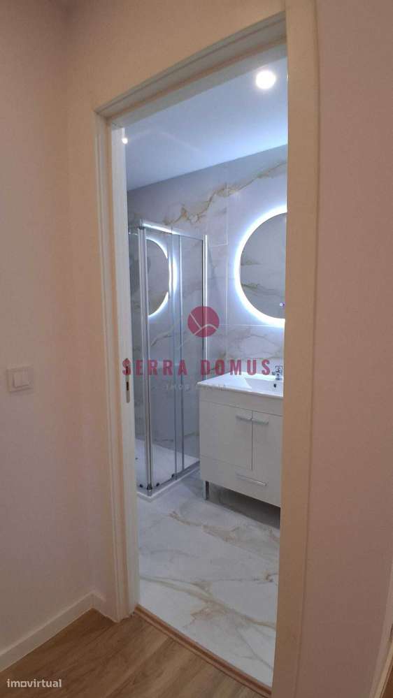 Apartamento T1+1 de 46 m² com logradouro de 20 m² em Sacavém-11