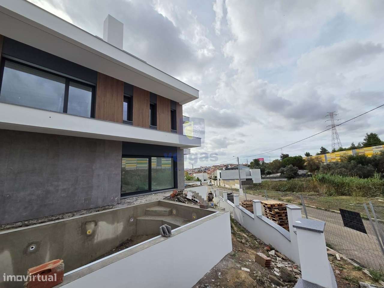 Moradia T4 C/ Piscina -  Bairro Primavera-14