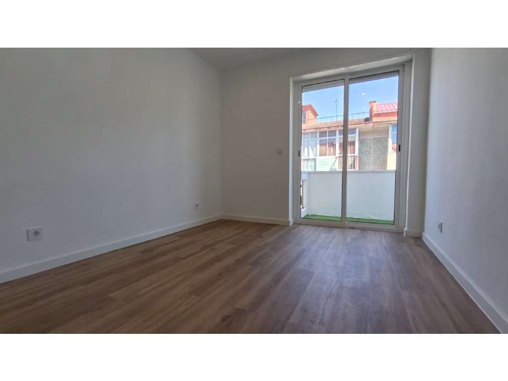 Apartamento T3 REMODELADO | Centro do Cacém-4
