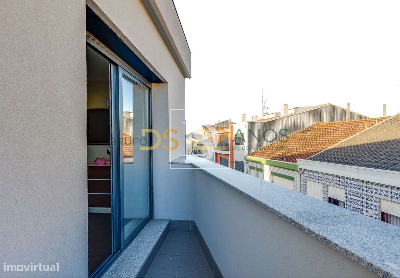 Moradia de construção moderna, situada na 3. ª linha de praia na Póvoa-24