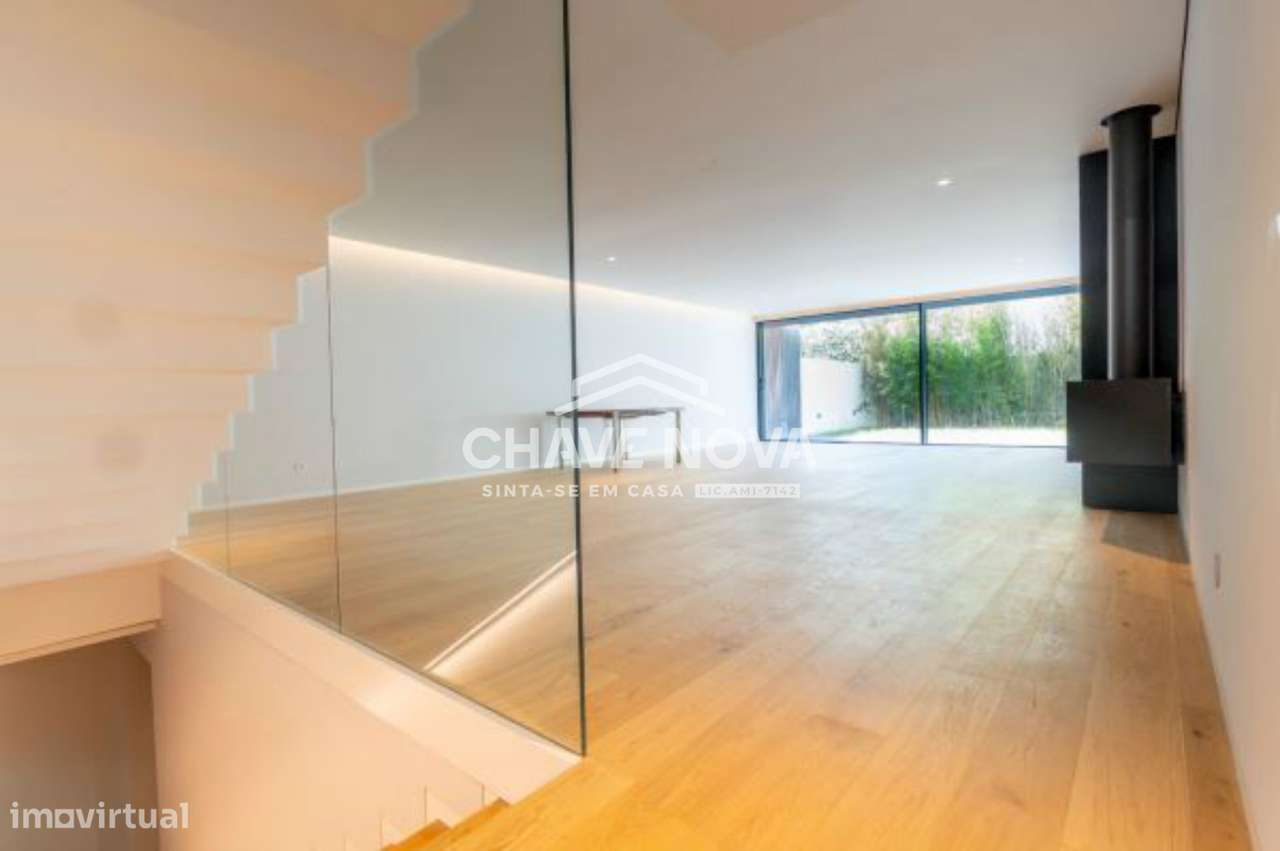 Moradia em Banda T4 Nova em Condomínio Fechado em Nevogilde - Grande imagem: 3/25