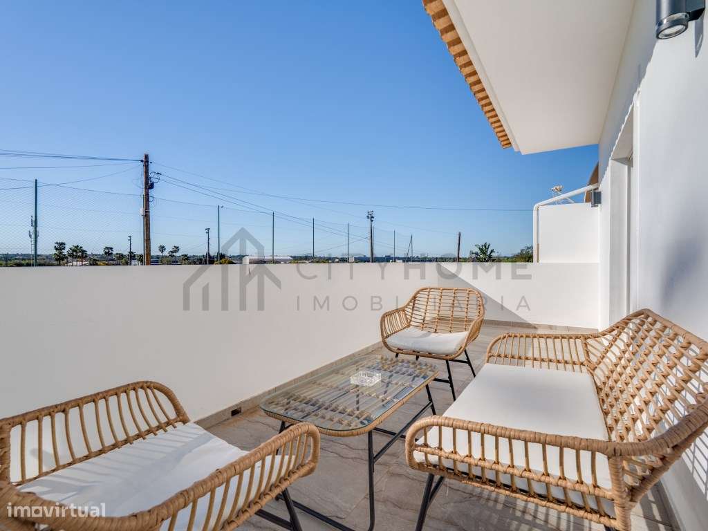 Moradia T3 com piscina e garagem em Lagoa-33