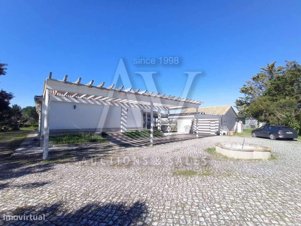 Quinta composta por moradia de dois pisos, com piscina, garagem e t...-23