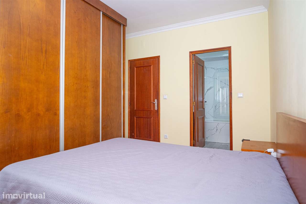 Apartamento T4 em Barcelos – Espaço, Conforto e Excelente Varanda!-14