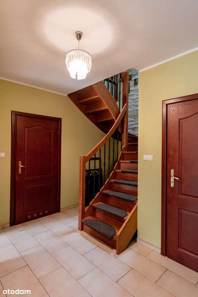 6 pokoi/duża działka/basen/meble/oddzielne pom po salonie fryzjerskim/-8