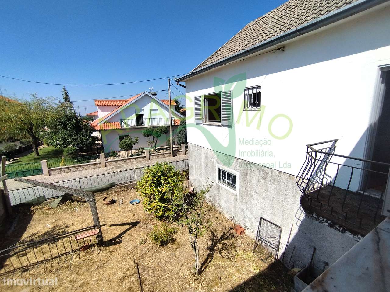 Moradia próxima do centro histórico de Penedono-5