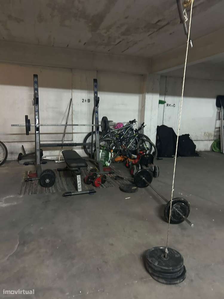 Apartamento T3 com varanda e garagem em Cacém-18