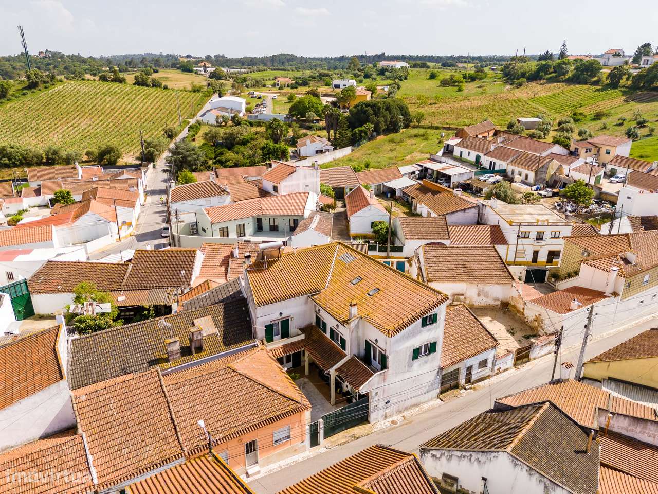 Moradia T4 | áreas generosas | espaço exterior | sótão-42