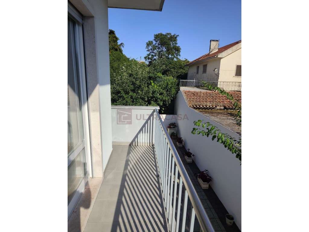 Vende-se Moradia V4 renovada com terraço, churrasqueira e horta a 5...-22