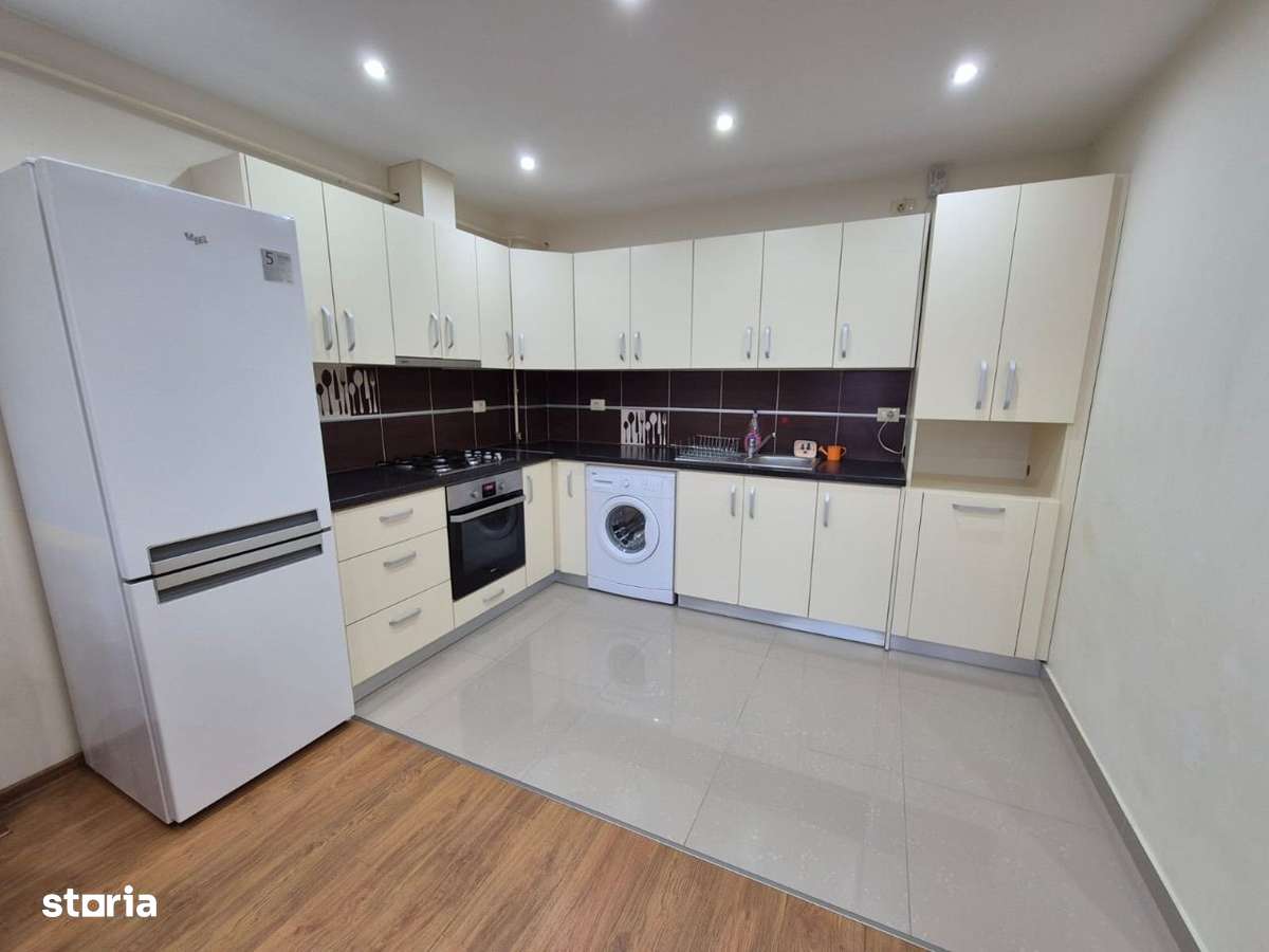 Apartament cu 3 camere, parcare privata și terasă - Imagine principală: 3/8