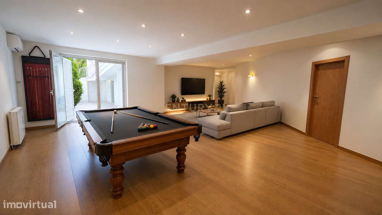 Moradia Isolada T5+1 com Piscina | 3 Suites | Garagem Box | Lote 585m2-18
