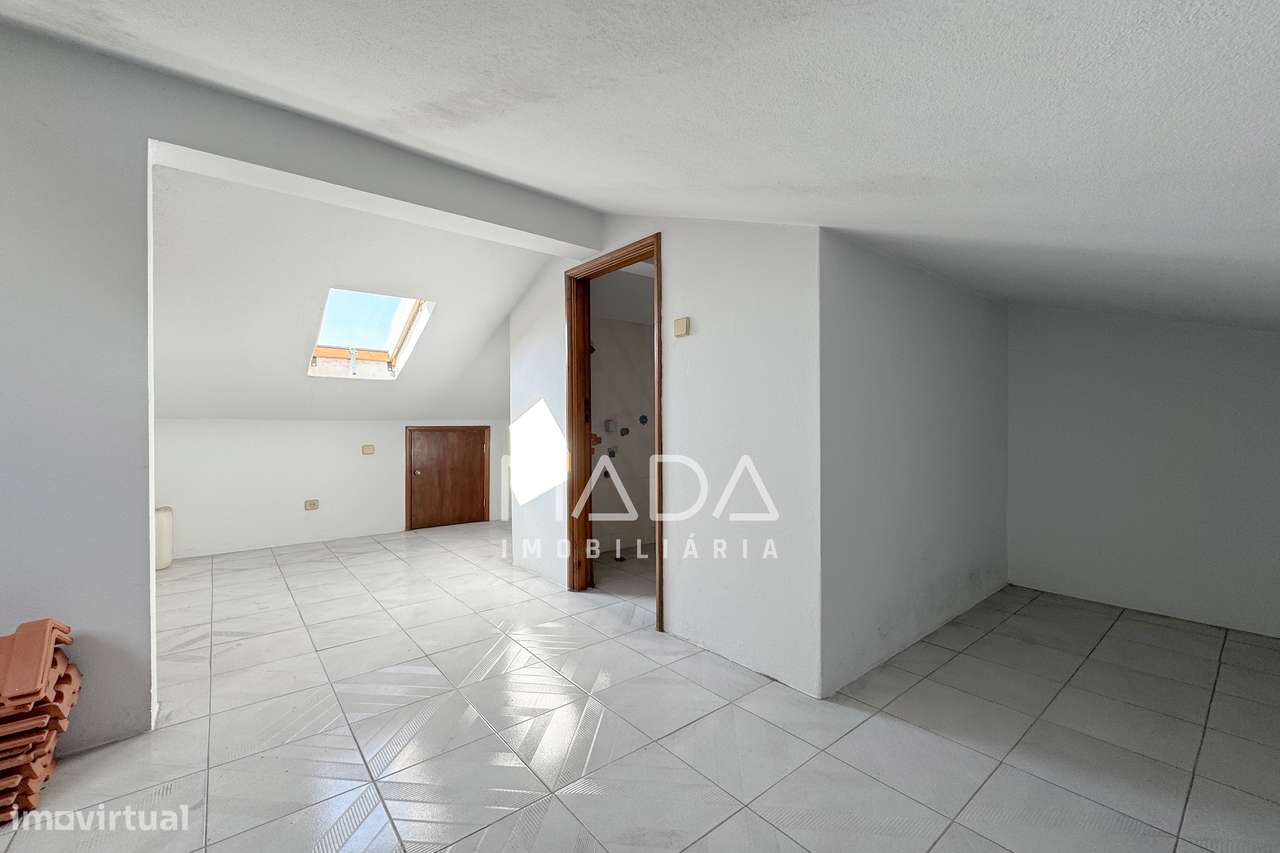 Apartamento T2+1 (último piso) c/sótão no centro histórico de Braga-25