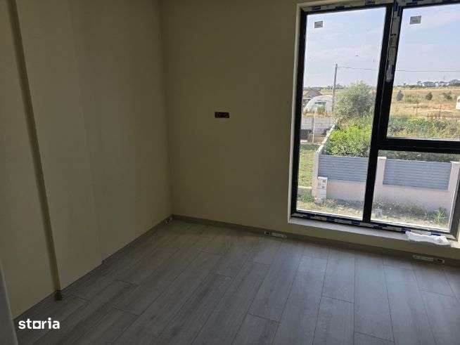 Casă de vânzare in Lazu cu 4 camere la 150.000 € - Imagine principală: 5/8