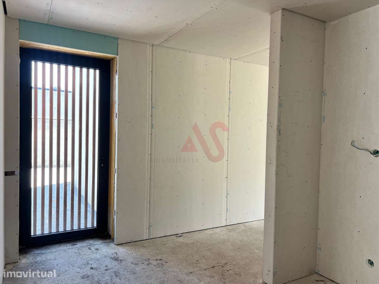 Moradia Térrea T3 com Piscina | Nova | Leitões, Guimarães-24