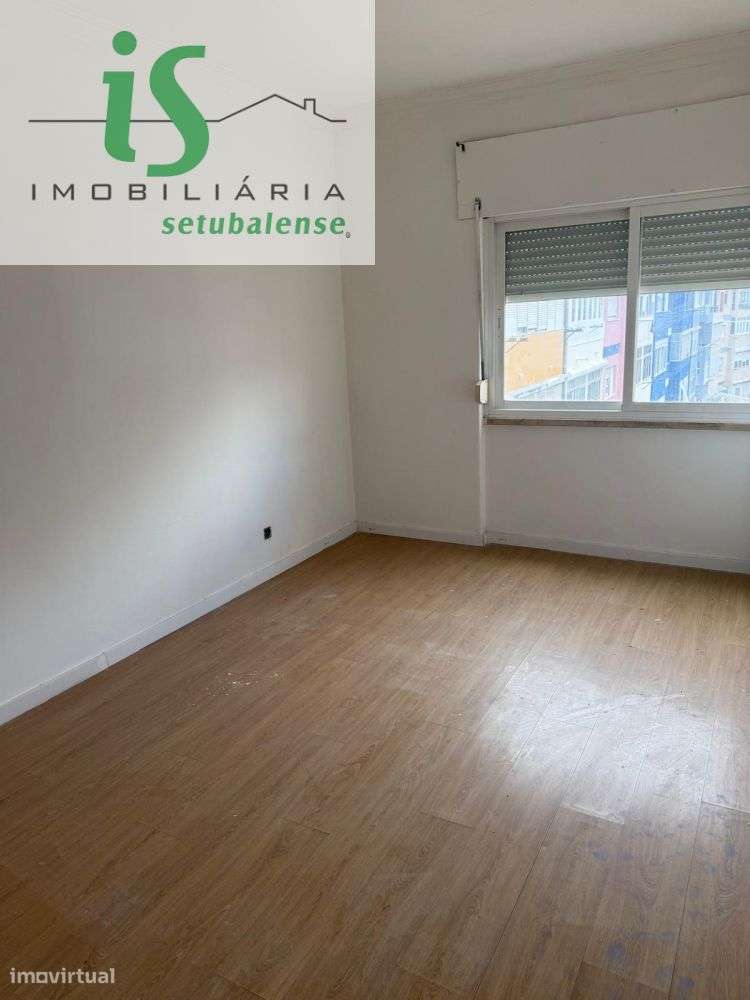 APARTAMENTO T3 NO MONTALVÃO EM SETÚBAL (3º ANDAR SEM ELEVADOR EXCEL-3