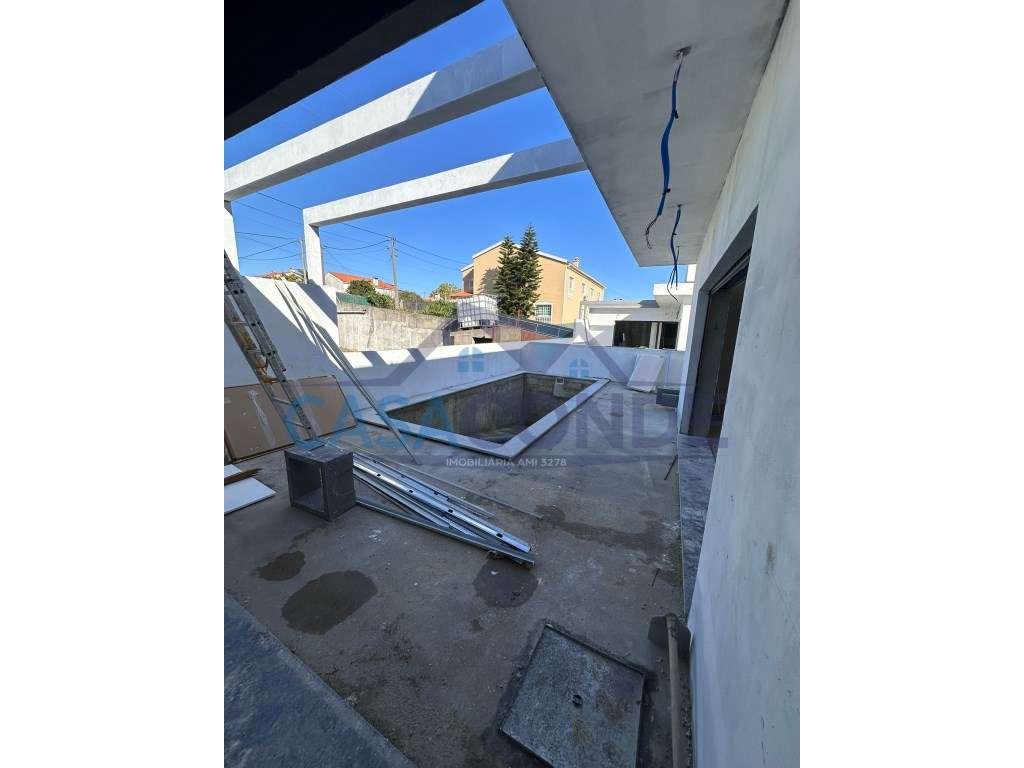 Moradia Isolada V3 +1C/Piscina-15