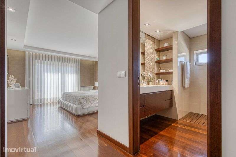 Moradia | T4 | Suíte | Piscina | Jardim | Jacuzzi | Box | Maia | Venda - Grande imagem: 4/12